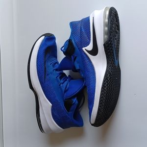 Mens nike air infuriate size 9.5 excellent condition